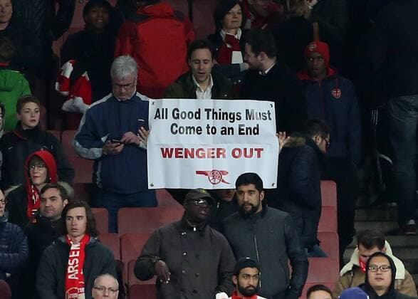 Fußball, CL, FC Arsenal - Bayern München Arsenal s anti Arsene Wenger banners come out at the final whistle during the Champions League Round of 16 match at the Emirates Stadium, London. Picture date March 7th, 2017 Pic David Klein Sportimage EDITORIAL USE ONLY. No use with unauthorised audio, video, data, fixture lists, club league logos or live services. Online in-match use limited to 120 images, no video emulation. No use in betting, games or single club league player publications.