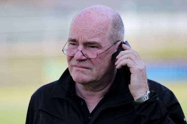 Siegfried Dietrich (Manager, Frankfurt) am Telefon, telefoniert, telefonieren, Porträt, Portrait, Einzelbild, Aktion, Action, Fussball, DFB-Pokal der Frauen, Viertelfinale, SC Freiburg - 1. FFC Frankfurt, xozx