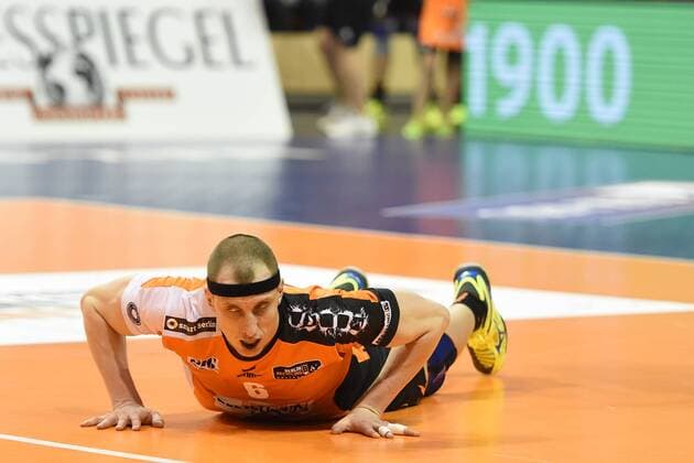 Volleyball, Herren, Saison 2016 17, 1. Bundesliga, Playoff, Viertelfinale, 1. Spiel, BR Volleys - TV Ingersoll Bühl, Felix Fischer (Nr. 6, Berlin Recycling Volleys), 18.03.17,