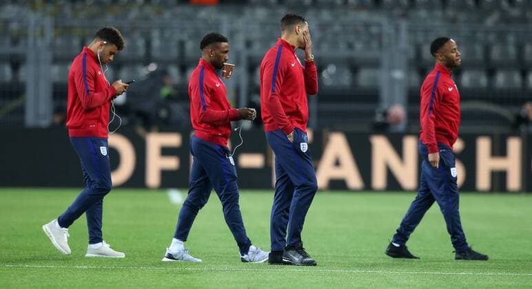Fußball Länderspiel: Deutschland - England am 22.03.2017, International Friendly Länderspiel Germany - England, Signal Iduna Park Dortmund, Germany, xmdx, freundschaftsspiel, testspiel, germany, england, dfb, nationalmannschaft, die mannschaft, englische Mannschaft trifft am Stadion ein Deutschland - England
