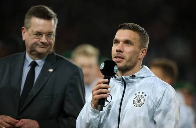 Fußball Länderspiel: Deutschland - England am 22.03.2017, International Friendly Länderspiel Germany - England, Signal Iduna Park Dortmund, Germany, xmdx, freundschaftsspiel, testspiel, germany, england, dfb, nationalmannschaft, die mannschaft, Lukas PODOLSKI (10, Deutschland, Germany) wird verabschiedet Deutschland - England