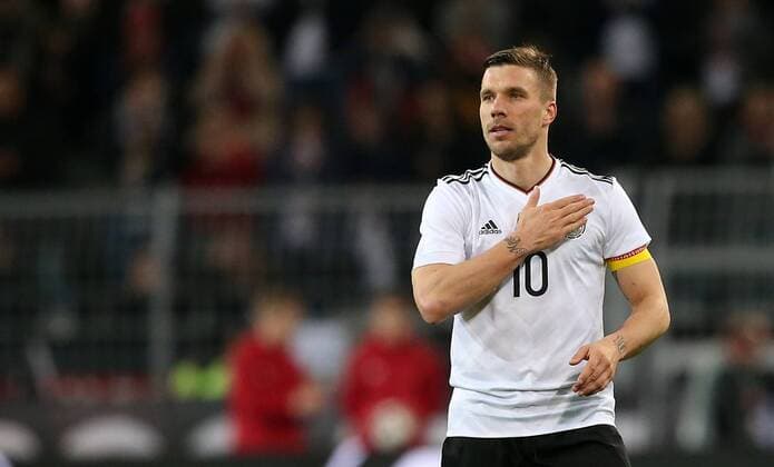 Fußball Länderspiel: Deutschland - England am 22.03.2017, International Friendly Länderspiel Germany - England, Signal Iduna Park Dortmund, Germany, xmdx, freundschaftsspiel, testspiel, germany, england, dfb, nationalmannschaft, die mannschaft, Lukas PODOLSKI (10, Deutschland, Germany) verabschiedet sich, wird ausgewechselt, applaus, abschied Deutschland - England