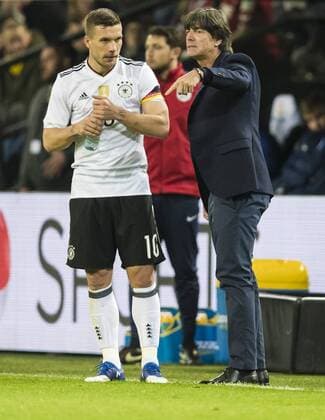 DFB Bundestrainer Joachim Jogi LOEW, Lukas PODOLSKI, DFB 10 LÖW,gestikuliert und gibt Anweisungen, Aktion, Einzelbild, Gestik, Geste, Handbewegung, zeigen, deuten DEUTSCHLAND - ENGLAND ( - ) Freundschaftsspiel, friendly match, Abschiedsspiel Lukas Podolski, Deutsche Fussball Nationalmannschaft, DFB am 22.03.2017 in Dortmund.