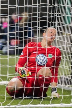 Almuth Schult (VfL Wolfsburg, 1, Torwart, goal keeper) Enttäuschung, enttäuscht, Frustration, disappointed nach dem Tor, 1:0, Fußball, Frauen, UEFA Women s Champions League, VfL Wolfsburg - Olympique Lyonnais, xprx