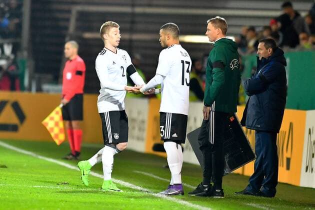 GER, FSP, U 21, Deutschland (GER) vs England (ENG) 24.03.2017, Brita-Arena, Wiesbaden, GER, FSP, U 21, Deutschland (GER) vs England (ENG), picture shows im Bild: Auswechslung Mitchell Weiser (U 21 Deutschland Germany 2) fuer Jeremy Toljan (U 21 Deutschland Germany 13) Foto © nordphoto Fabisch nordphotox xFabisch