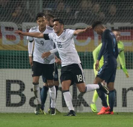 Deutschland, Wiesbaden, Brita Arena, Fußball, Fussball, 24.03.2017, U21 U 21 Freundschaftsspiel, Deutschland - England Bild: Jubel zum 1:0 (v.l.n.r.) Davie Selke (U21 Nationalmannschaft Deutschland, 9), Nadiem Amiri (U21 Nationalmannschaft Deutschland, 18), Mason Holgate (U21 Nationalmannschaft England, 2), Jordan Pickford (U21 Nationalmannschaft England, 1) Copyright: Fotograf:xVolkerxDanzerx+++xAgenturxHMBxMedia HeikoxBecker