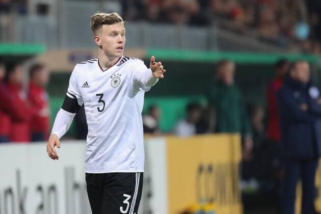 Yannick Gerhardt (Deutschland, 3), gibt Anweisungen, gestikuliert, mit den Armen gestikulieren, gives instructions, gesticulate, Einzelbild, Aktion, Action, Fussball, Länderspiel, Deutschland U21 U 21 - England U21, xozx