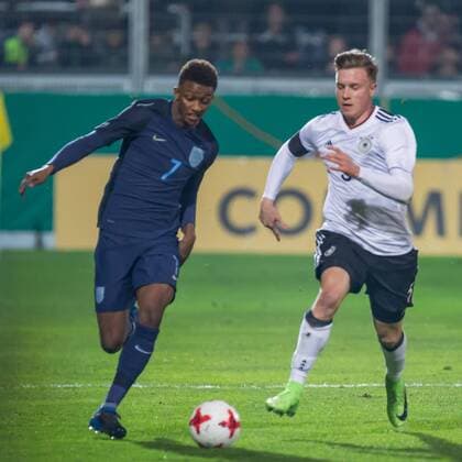 v.li.: Demarai Gray (ENG, 7), Matthias Ginter (GER, 5); Zweikampf, Duell, Aktion, action, Fußball, Länderspiel, U21 U 21 Deutschland - England, xprx