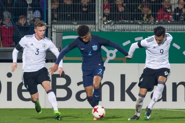 v.li.: Yannick Gerhardt (GER, 3), Mason Holgate (ENG, 2), Davie Selke (GER, 9); Aktion, action, Fußball, Länderspiel, U21 U 21 Deutschland - England, xprx