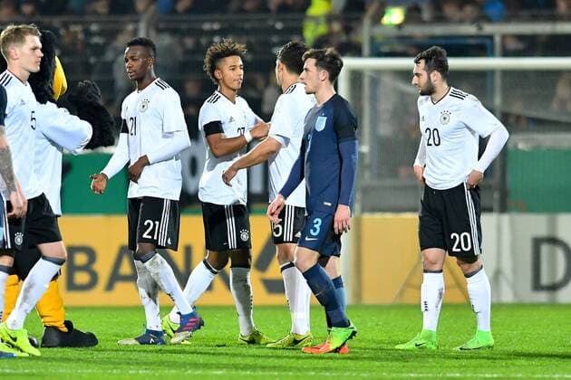 GER, FSP, U 21, Deutschland (GER) vs England (ENG) 24.03.2017, Brita-Arena, Wiesbaden, GER, FSP, U 21, Deutschland (GER) vs England (ENG), picture shows im Bild: Matthias Ginter (U 21 Deutschland Germany 5), Gideon Jung (U 21 Deutschland Germany 21), Thilo Kehrer (U 21 Deutschland Germany 27), Marc-Oliver Kempf (U 21 Deutschland Germany 15), Ben Chilwell (U 21 England 3), Levin Öztunali Oeztunali Oztunali (U 21 Deutschland Germany 20) nach dem Spiel Foto © nordphoto Fabisch nordphotox xFabisch