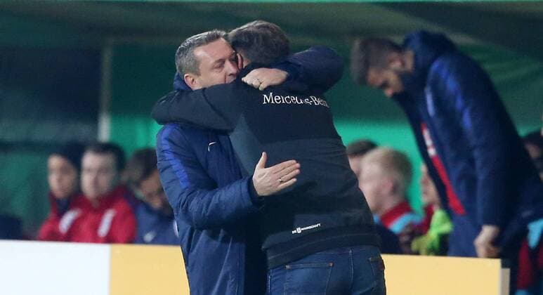 Fußball U21 U 21 Länderspiel: Deutschland - England am 24.03.2017, International Friendly Länderspiel Men under 21, Germany - England, Brita-Arena Wiesbaden, Germany, xmdx, freundschaftsspiel, testspiel, Aidy BOOTHROYD (Manager England U21, Trainer England) mit Stefan KUNZ (Tainer Deutschland U21, Coach Germany) Deutschland - England