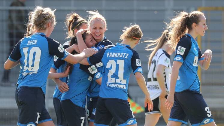 Spielerinnen der TSG 1899 Hoffenheim jubeln über das Tor zum 1:0, Jubel, Torjubel, Torerfolg, celebrate the goal, goal, celebration, Jubel ueber das Tor, optimistisch, Action, Aktion, Fussball, Allianz Frauen-Bundesliga, TSG 1899 Hoffenheim - FF USV Jena, xozx