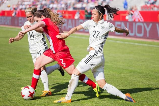 v.li.: Anna Blässe (GER, 14), Allysha Chapman (CAN, 2), Sara Doorsoun (GER, 27); Aktion, action, Fußball, Frauen, Länderspiel, Deutschland - Kanada, xprx