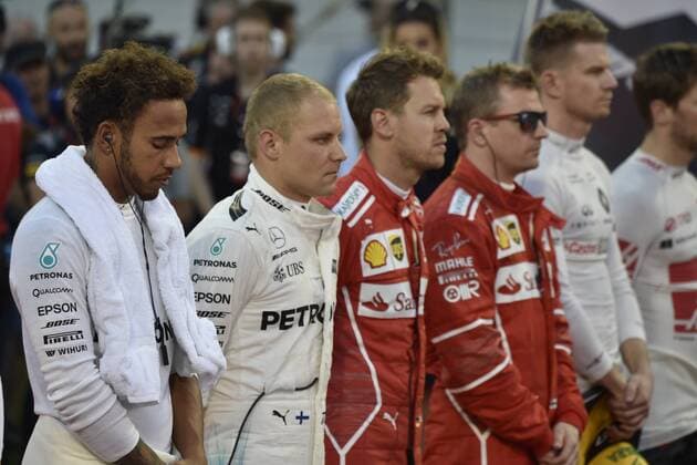 Grand Prix Bahrain, Sakhir Int. circuit, Manama, Bahrain, Formula1, Round 3, 2017. Motorsports: FIA Formula One World Championship WM Weltmeisterschaft 2017, Grand Prix of Bahrain, 44 Lewis Hamilton (GBR, Mercedes AMG Petronas F1 Team), 77 Valtteri Bottas (FIN, Mercedes AMG Petronas), 5 Sebastian Vettel (GER, Scuderia Ferrari) Sakhir Bahrain xHOCHxZWEIx