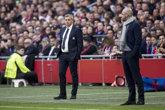 03.05.2017, Amsterdam Arena, Amsterdam, NED, UEFA EL, Ajax Amsterdam vs Olympique Lyon, Halbfinale, Hinspiel, im Bild Bruno Genesio, coach of Olypmpique Lyonnais (L), Peter Bosz, manager of Ajax Amsterdam (R) Bruno Genesio, coach of Olypmpique Lyonnais (L), Peter Bosz, manager of Ajax Amsterdam (R) during the UEFA Europa League semi final, 1st leg match between Ajax Amsterdam and Olympique Lyon at the Amsterdam Arena in Amsterdam, Netherlands on 2017 05 03. Amsterdam EP_fil