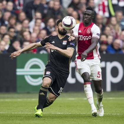 03.05.2017, Amsterdam Arena, Amsterdam, NED, UEFA EL, Ajax Amsterdam vs Olympique Lyon, Halbfinale, Hinspiel, im Bild Davinson Sanchez of Ajax Amsterdam (R), Nabil Fekir of Olypmpique Lyonnais (L) Davinson Sanchez of Ajax Amsterdam (R), Nabil Fekir of Olypmpique Lyonnais (L) during the UEFA Europa League semi final, 1st leg match between Ajax Amsterdam and Olympique Lyon at the Amsterdam Arena in Amsterdam, Netherlands on 2017 05 03. Amsterdam EP_fil