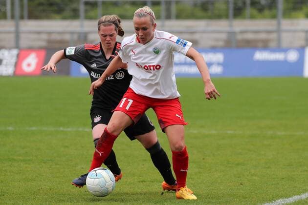 v.li.: Katharina Baunach (FCB, 6), Mandy Islacker (Frankfurt, 11), Zweikampf, Duell, duel, tackle, tackling, Dynamik, Action, Aktion, Fussball, Allianz Frauen-Bundesliga, 1. FFC Frankfurt - FC Bayern München, xozx