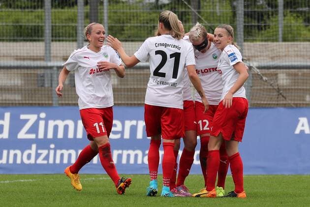v.li.: Mandy Islacker (Frankfurt, 11), Ana-Maria Crnogorcevic (Frankfurt, 21), Janina Hechler (Frankfurt, 16, verdeckt), Sophie Schmidt (Frankfurt, 12) und Torschützin Jackie Groenen (Frankfurt, 14) jubeln über das Tor zum 2:0, Jubel, Torjubel, Torerfolg, celebrate the goal, goal, celebration, Jubel ueber das Tor, optimistisch, Action, Aktion, Fussball, Allianz Frauen-Bundesliga, 1. FFC Frankfurt - FC Bayern München, xozx