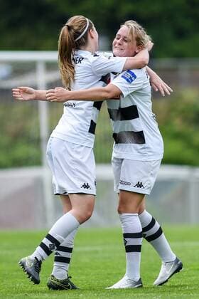 Anne Cathrine Kufner (Borussia Mönchengladbach, 6) und Kerstin Bogenschütz (Borussia Mönchengladbach, 15) feiern den Ausgleich zum 1:1 durch das Tor von Liv Aerts (Borussia Mönchengladbach, 18, nicht im Bild), Jubel, Torjubel, Torerfolg, celebrate the goal, goal, celebration, Jubel ueber das Tor, Aktion, Action, Fussball, Allianz Frauen-Bundesliga, Borussia Mönchengladbach - Bayer Leverkusen, xmhx
