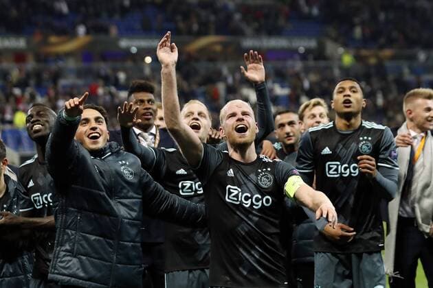 Fußball, EL, Olympique Lyon - Ajax Amsterdam (L-R) Davinson Sanchez of Ajax, Abdelhak Nouri of Ajax, Mateo Cassierra of Ajax, Donny van de Beek of Ajax, Davy Klaassen of Ajax, Hakim Ziyech of Ajax, Frenkie de Jong of Ajax, Kenny Tete of Ajax, Vaclav Cerny of Ajaxduring the UEFA Europa League semi final match between Olympique Lyonnais and Ajax Amsterdam at Stade de Lyon, on May 11, 2017 in Lyon, The Netherlands Olympique Lyon v Ajax UEFA Europa League 2016 2017 xVIxxIVx 7769925