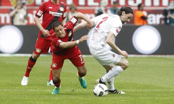 Leverkusen, Bayarena, 13.05.17: Javier Hernandez Chicharito (Bayer 04 Leverkusen) (L) gegen Neven Subotic (1.FC Köln) im Spiel der 1. Bundesliga zwischen Bayer 04 Leverkusen vs. 1.FC Köln in der Saison 2016 2017.