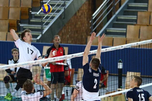 Volleyball, Herren U21 U 21 Saison 2016 17, WM-Quali, Deutschland - Polen, Matti Binder (Nr. 17, Deutschland U21), Maximilian Auste (Nr. 5, Deutschland U21), Egor Bogachev (Nr. 9, Deutschland U21), Bartosz Kwolek (Nr. 2, Polen U21), Norbert Huber (Nr. 15, Polen U21) 21.05.17, Copyright: xMichaelxHundtx xMatthiasxKochx