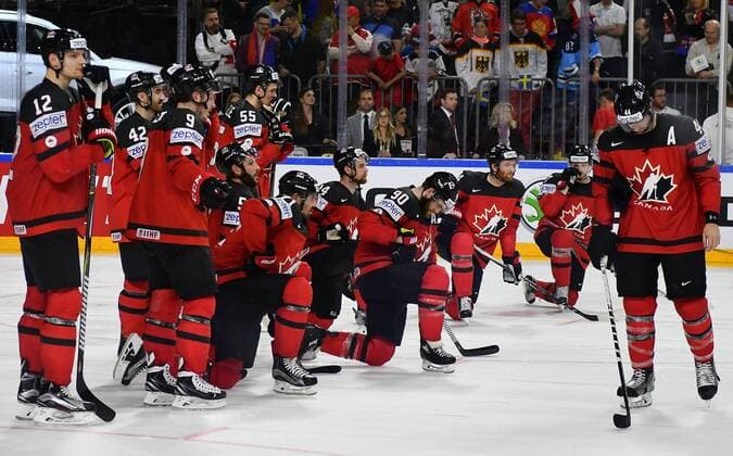 21.05.2017, xblx, Eishockey WM 2017, Finale, Gold Medal Game, Kanada - Schweden, emspor, v.l. Colton Parayko (Team Canada, Kanada), Chris Lee (Team Canada, Kanada), Matt Duchene (Team Canada, Kanada), Jason Demers (Team Canada, Kanada), Mark Scheifele (Team Canada, Kanada), Alex Killorn (Team Canada, Kanada), Calvin de Haan (Team Canada, Kanada), Ryan O Reilly (Team Canada, Kanada), Sean Couturier (Team Canada, Kanada), Josh Morrissey (Team Canada, Kanada), Marc-Edouard Vlasic (Team Canada, Kanada), enttaeuscht, enttaeuscht schauend, dissapointed Koeln