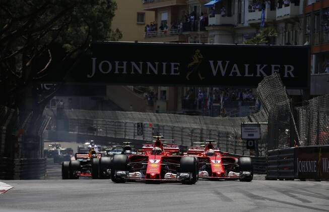Motorsports: FIA Formula One World Championship WM Weltmeisterschaft 2017, Grand Prix of Monaco, 7 Kimi Raikkonen (FIN, Scuderia Ferrari), 5 Sebastian Vettel (GER, Scuderia Ferrari), start, mass, Masse, Menge, viele, many Monte Carlo Monaco xHOCHxZWEIx