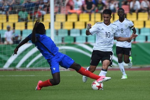 Fussball, Junioren, Saison 2016 17, Schüler-Länderspiel in Berlin, Deutschland - Frankreich, Abdoulaye Dabo (Nr. 8, Frankreich U16), Amid Khan Agha (Nr. 10, Deutschland U16), 30.05.17, Copyright: xMichaelxHundtx xMatthiasxKochx