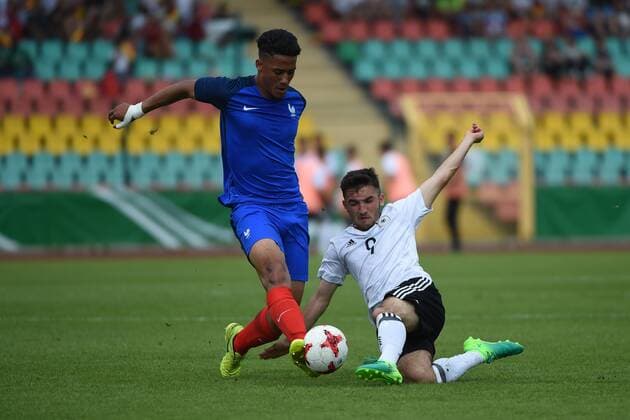 Fussball, Junioren, Saison 2016 17, Schüler-Länderspiel in Berlin, Deutschland - Frankreich, William Saliba (Nr. 4, Frankreich U16), Erkan Eyibil (Nr. 9, Deutschland U16), 30.05.17, Copyright: xMichaelxHundtx xMatthiasxKochx