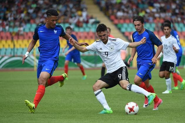 Fussball, Junioren, Saison 2016 17, Schüler-Länderspiel in Berlin, Deutschland - Frankreich, William Saliba (Nr. 4, Frankreich U16), Erkan Eyibil (Nr. 9, Deutschland U16), Billel Hassaini (Nr. 11, Frankreich U16), 30.05.17, Copyright: xMichaelxHundtx xMatthiasxKochx