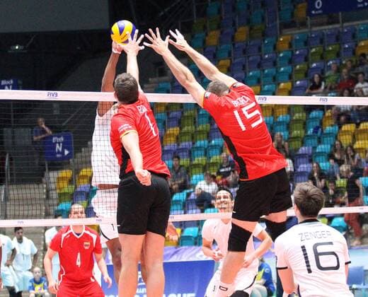 04.06.2017, xilx, Volleyball Herren, FIVB World League 2017 in Frankfurt, Deutschland - Venezuela, emspor v.l. Regulo Briceno (Venezuela), Christian Fromm Kapitaen (Germany, Deutschland), Tim Broshog (Germany, Deutschland), Julian Zenger (Germany, Deutschland) Frankfurt