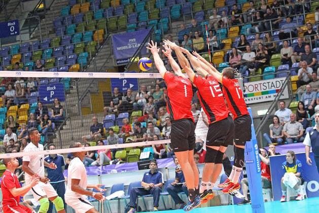 04.06.2017, xilx, Volleyball Herren, FIVB World League 2017 in Frankfurt, Deutschland - Venezuela, emspor v.l. Christian Fromm Kapitaen (Germany, Deutschland), Tim Broshog (Germany, Deutschland), Jan Zimmermann (Germany, Deutschland) Frankfurt