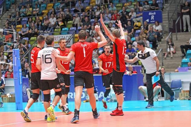 04.06.2017, xilx, Volleyball Herren, FIVB World League 2017 in Frankfurt, Deutschland - Venezuela, emspor v.l. Jubel Deutschland Motiz Reichert (Germany, Deutschland), Julian Zenger (Germany, Deutschland),Christian Fromm Kapitaen (Germany, Deutschland), Jan Zimmermann (Germany, Deutschland), Simon Hirsch (Germany, Deutschland), Andrea Giani Trainer, Coach (Germany, Deutschland) Frankfurt