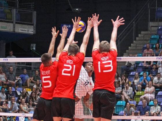 04.06.2017, xilx, Volleyball Herren, FIVB World League 2017 in Frankfurt, Deutschland - Venezuela, emspor v.l. Motiz Reichert (Germany, Deutschland), Tobias Krick (Germany, Deutschland), Ronald Jose Fayola Hurtado (Venezuela) , Simon Hirsch (Germany, Deutschland) Frankfurt