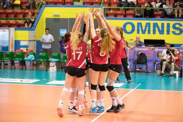Volleyball: Montreux Volley Masters 2017, 09.06.2017 point for Switzerland: Linda Kronenberg ( 2, Switzerland) Maja Storck ( 8, Switzerland) Tabea Dalliard ( 9, Switzerland) Meline Pierret ( 17, Switzerland) Laura Kuenzler ( 14, Switzerland) Madlaina Matter ( 6, Switzerland); Switzerland vs Argentina at the Volleyball: Montreux Volley Masters 2017 on June, 09, 2017 in Montreux, Schweiz xUSx
