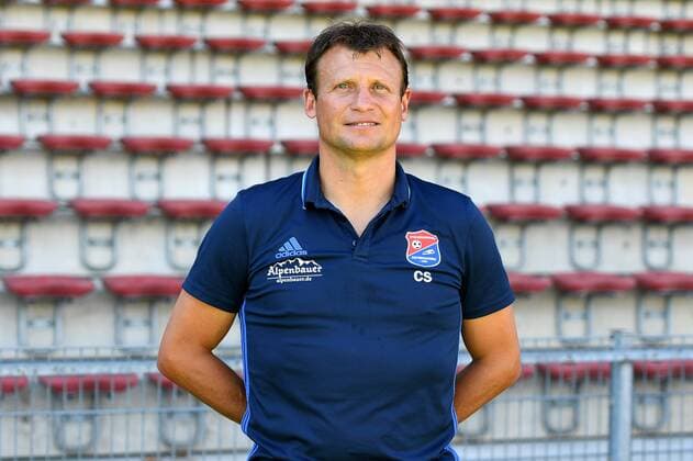 Trainer Claus Schromm (Unterhaching) Porträt, Portrait, Einzelbild, Aktion, Action, Fußball, GER, 3.Liga, Porträttermin 2017 2018, SpVgg Unterhaching, xslx