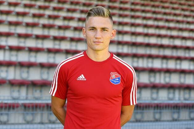 Max Dombrowka (Unterhaching, 8) Einzelbild, Aktion, Action, Porträt, Portrait, Fußball, GER, 3.Liga, Porträttermin 2017 2018, SpVgg Unterhaching, xslx