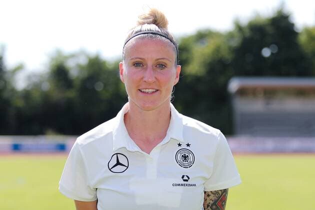 Anja Mittag (DFB-Frauen, 11), Porträt, Portrait, Einzelbild, Vorstellung, Präsentation, Europameisterschaft 2017, EM-Kader der DFB-Frauen zur UEFA Women s EURO 2017, Deutschland, Deutscher Kader, Fussball, Frauen, Fototermin DFB-Frauen, EM-Kader 2017, xozx
