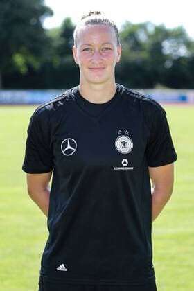 Almuth Schult (Torwart, DFB-Frauen, 1), Porträt, Portrait, Einzelbild, Vorstellung, Präsentation, Europameisterschaft 2017, EM-Kader der DFB-Frauen zur UEFA Women s EURO 2017, Deutschland, Deutscher Kader, Fussball, Frauen, Fototermin DFB-Frauen, EM-Kader 2017, xozx