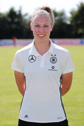 Kristin Demann (Tini Demann, DFB-Frauen, 6), Porträt, Portrait, Einzelbild, Vorstellung, Präsentation, Europameisterschaft 2017, EM-Kader der DFB-Frauen zur UEFA Women s EURO 2017, Deutschland, Deutscher Kader, Fussball, Frauen, Fototermin DFB-Frauen, EM-Kader 2017, xozx