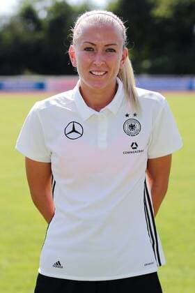 Mandy Islacker (DFB-Frauen, 9), Porträt, Portrait, Einzelbild, Vorstellung, Präsentation, Europameisterschaft 2017, EM-Kader der DFB-Frauen zur UEFA Women s EURO 2017, Deutschland, Deutscher Kader, Fussball, Frauen, Fototermin DFB-Frauen, EM-Kader 2017, xozx