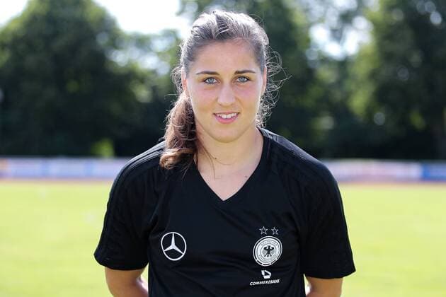 Lisa Weiß (Lisa Weiss, Torwart, DFB-Frauen, 21), Porträt, Portrait, Einzelbild, Vorstellung, Präsentation, Europameisterschaft 2017, EM-Kader der DFB-Frauen zur UEFA Women s EURO 2017, Deutschland, Deutscher Kader, Fussball, Frauen, Fototermin DFB-Frauen, EM-Kader 2017, xozx