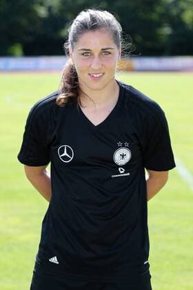 Lisa Weiß (Lisa Weiss, Torwart, DFB-Frauen, 21), Porträt, Portrait, Einzelbild, Vorstellung, Präsentation, Europameisterschaft 2017, EM-Kader der DFB-Frauen zur UEFA Women s EURO 2017, Deutschland, Deutscher Kader, Fussball, Frauen, Fototermin DFB-Frauen, EM-Kader 2017, xozx