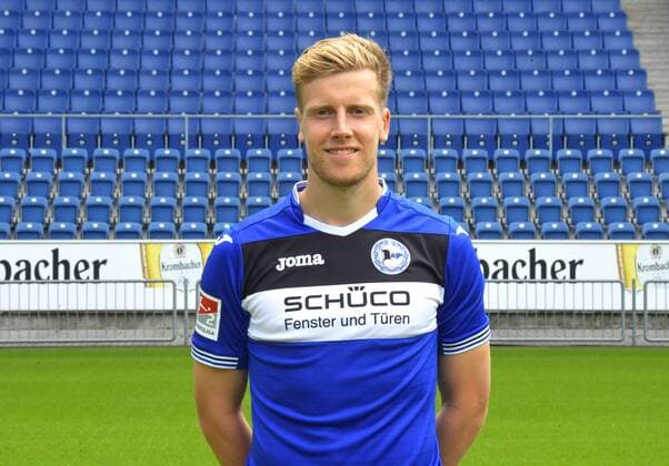 04.07.2017, Fussball, 2. LIGA, Saison 2017 2018, SCHÜCO-ARENA, BIELEFELD Fußball, GER, 2.BL, Portraittermin 2017 2018, DSC Arminia Bielefeld Brian Behrendt (Arminia Bielefeld), Aktion, Einzelbild, Quer, Portrait