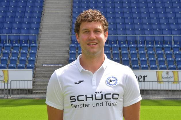 04.07.2017, Fussball, 2. LIGA, Saison 2017 2018, SCHÜCO-ARENA, BIELEFELD Fußball, GER, 2.BL, Portraittermin 2017 2018, DSC Arminia Bielefeld Mario Bertling (Physiotherapeut Arminia Bielefeld), Aktion, Einzelbild, Quer