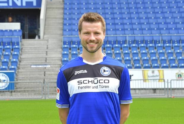 04.07.2017, Fussball, 2. LIGA, Saison 2017 2018, SCHÜCO-ARENA, BIELEFELD Fußball, GER, 2.BL, Portraittermin 2017 2018, DSC Arminia Bielefeld Julian Börner (Arminia Bielefeld), Aktion, Einzelbild, Quer, Portrait