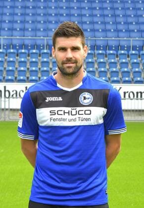 04.07.2017, Fussball, 2. LIGA, Saison 2017 2018, SCHÜCO-ARENA, BIELEFELD Fußball, GER, 2.BL, Portraittermin 2017 2018, DSC Arminia Bielefeld Florian Dick (Arminia Bielefeld), Aktion, Einzelbild, Hoch, Portrait