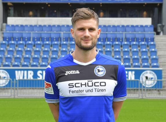 04.07.2017, Fussball, 2. LIGA, Saison 2017 2018, SCHÜCO-ARENA, BIELEFELD Fußball, GER, 2.BL, Portraittermin 2017 2018, DSC Arminia Bielefeld Christopher Nöthe (Arminia Bielefeld), Aktion, Einzelbild, Quer, Portrait