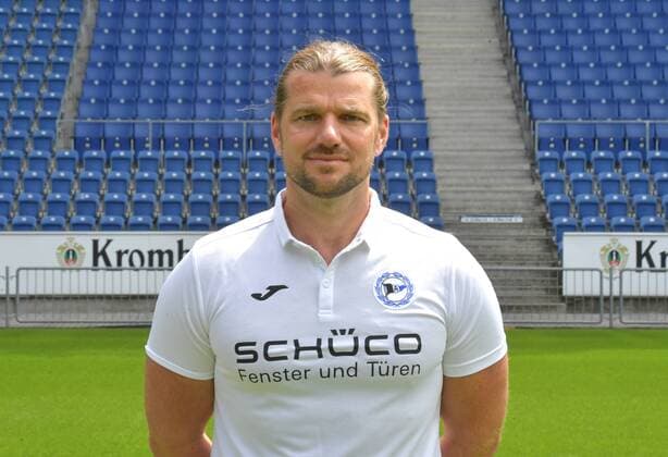 04.07.2017, Fussball, 2. LIGA, Saison 2017 2018, SCHÜCO-ARENA, BIELEFELD Fußball, GER, 2.BL, Portraittermin 2017 2018, DSC Arminia Bielefeld Michael Schweika (MSc. Osteopath und Physiotherapeut Arminia Bielefeld), Aktion, Einzelbild, Quer